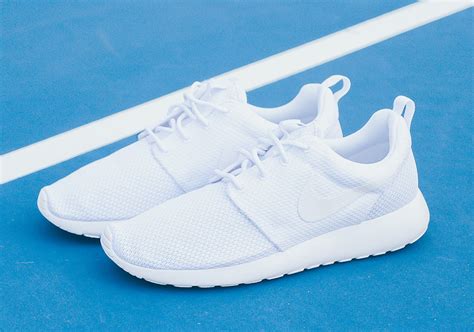 weiße nike roshe run damen|Amazon.com: Nike Roshe Women White.